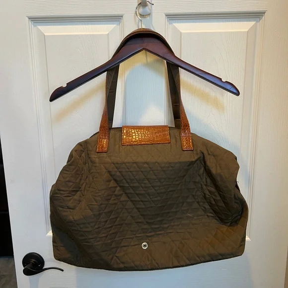 Vintage Liz Claiborne Quilted Weekender bag with faux croc handles and gold logo - Picture 7 of 12